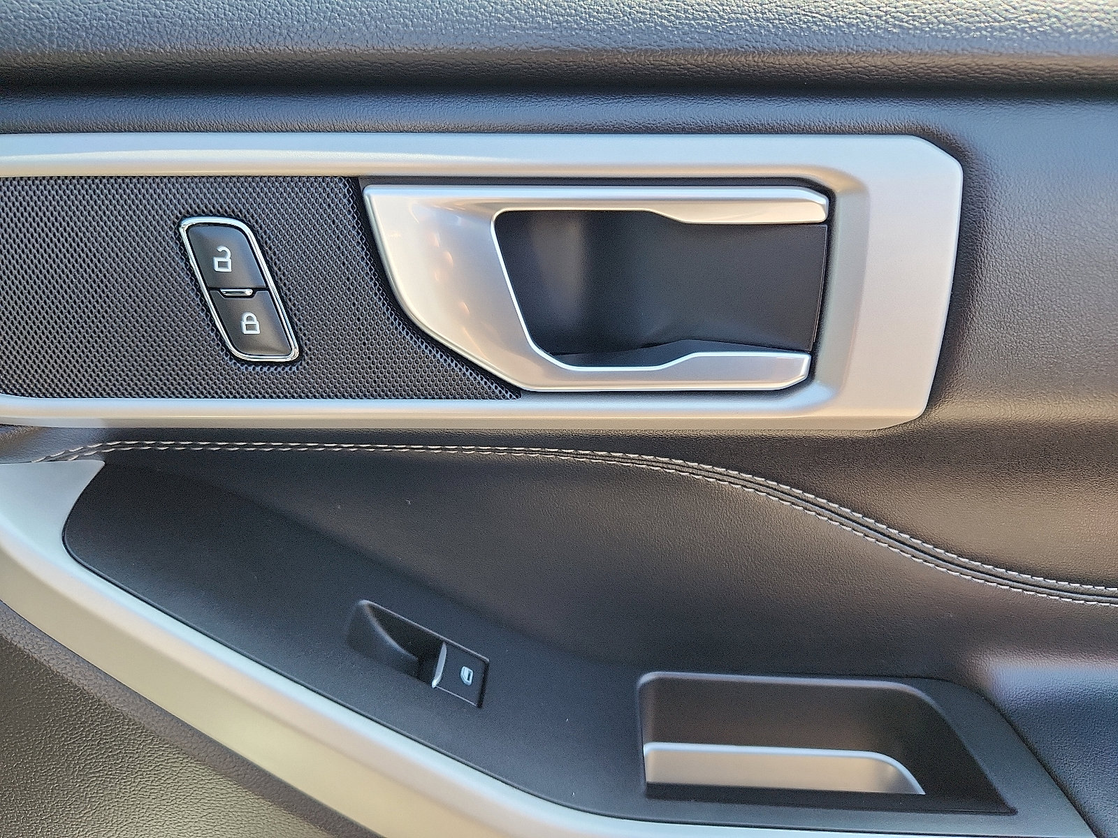 Certified 2022 Ford Explorer XLT w/ Equipment Group 202A image 39