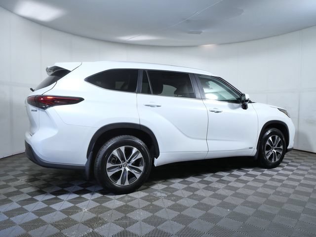 Used 2023 Toyota Highlander XLE AWD/4WD image 6
