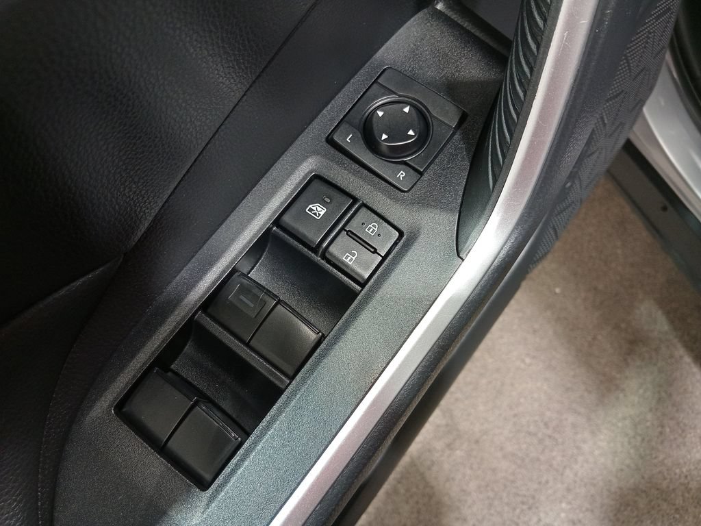 Used 2022 Toyota RAV4 LE FWD image 17