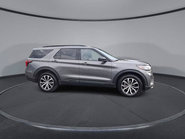 Certified 2025 Ford Explorer ST-Line AWD/4WD image 9