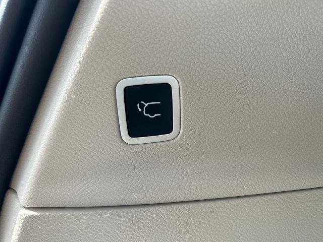 Used 2022 Chrysler Voyager LX image 18