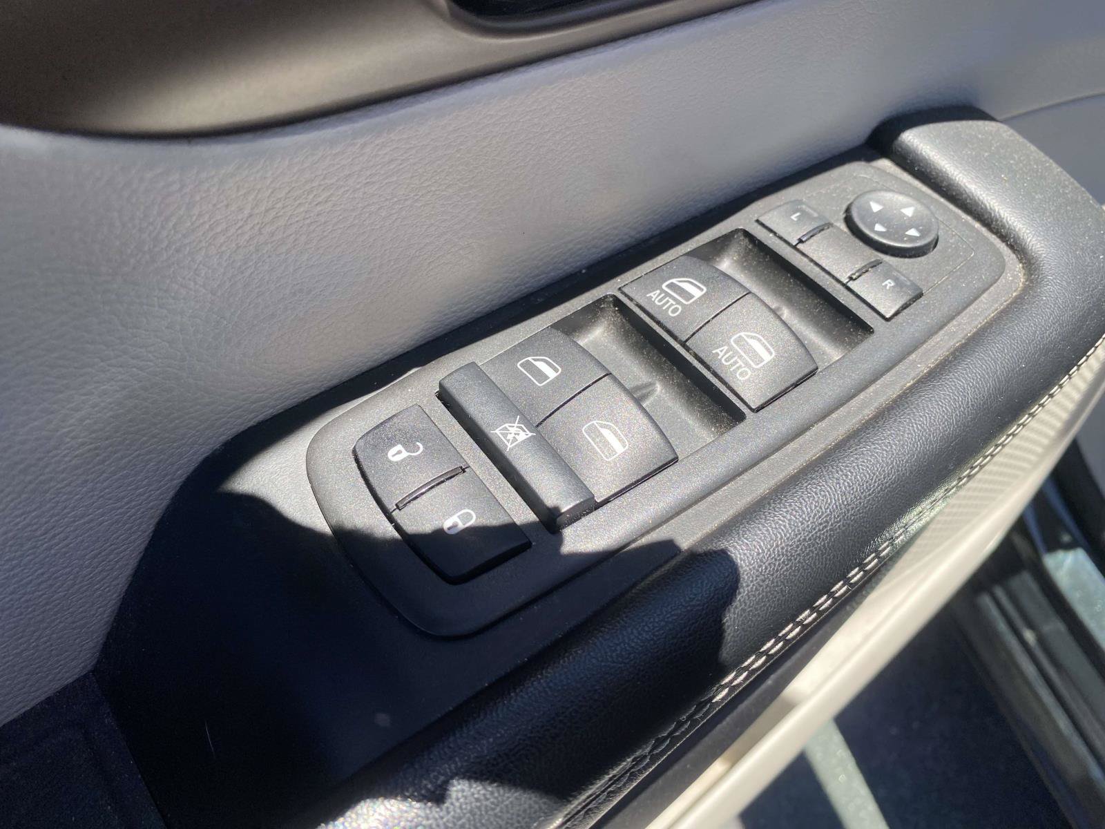 Used 2022 Chrysler Voyager LX FWD image 17