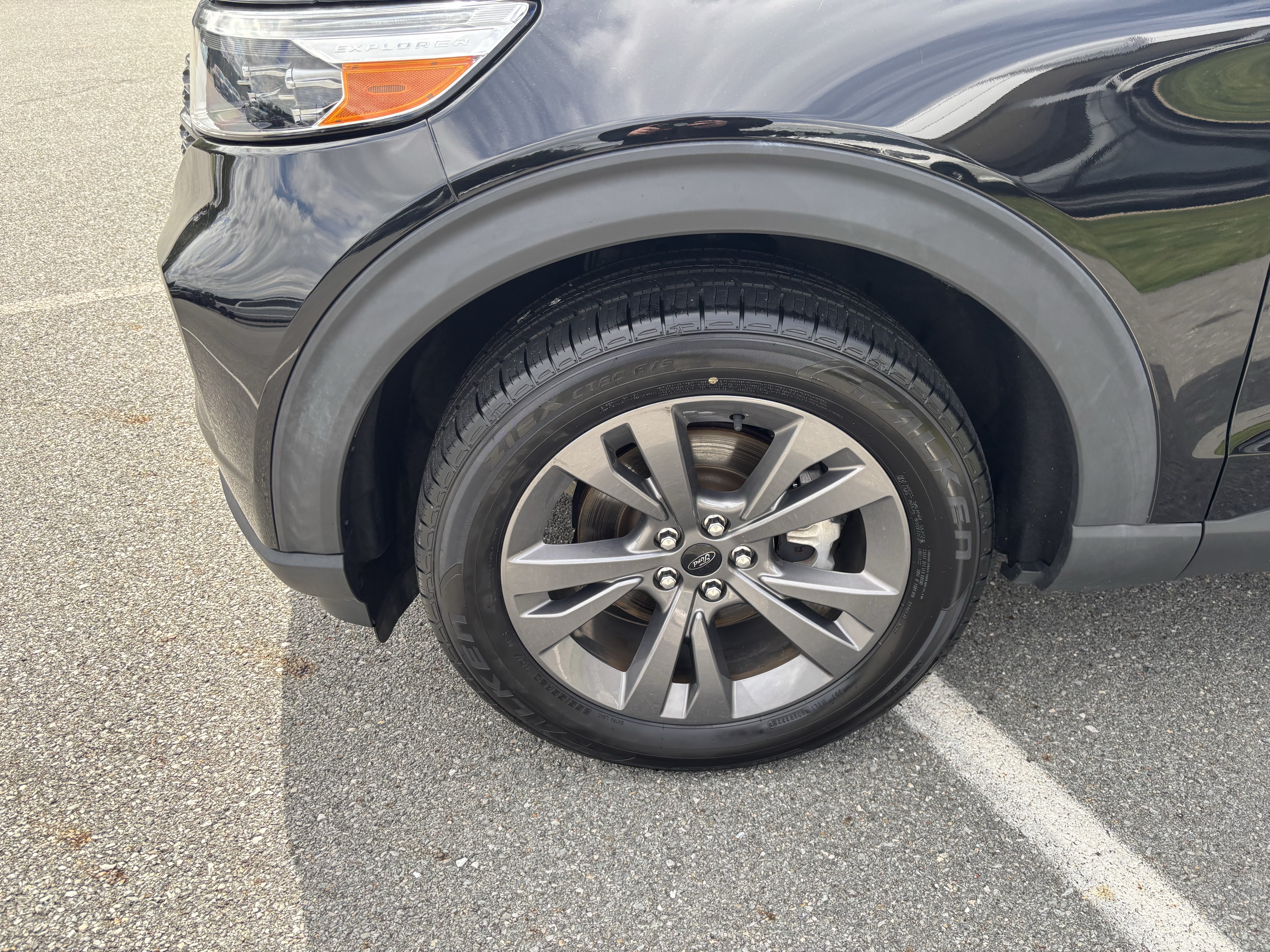 Certified 2021 Ford Explorer XLT w/ Equipment Group 202A AWD/4WD image 11