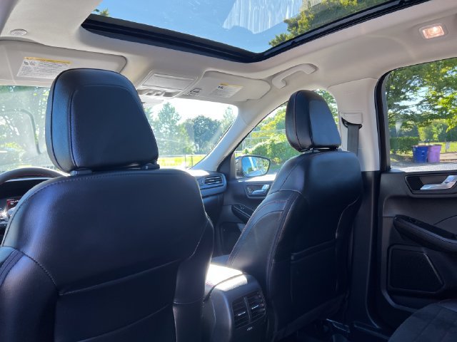 Certified 2022 Ford Escape SEL w/ SEL Stealth AWD Package image 27