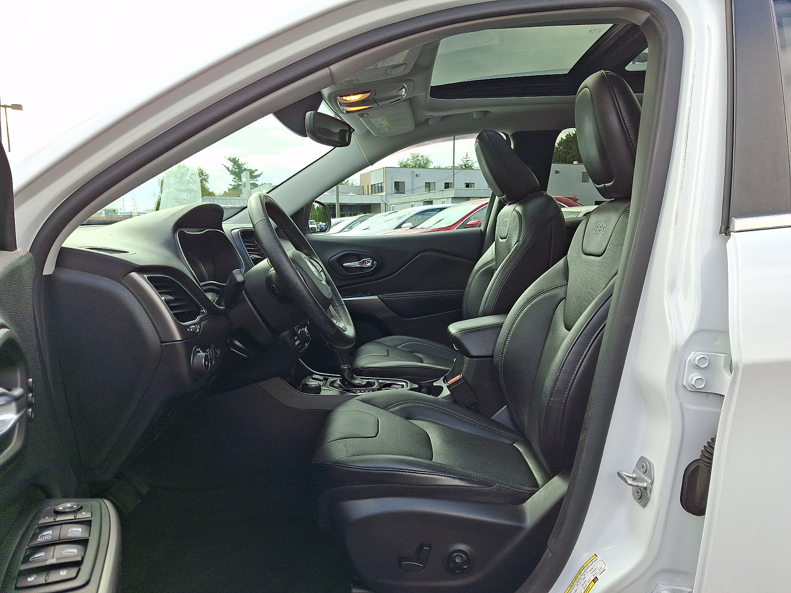 Used 2020 Jeep Cherokee Limited AWD/4WD image 14