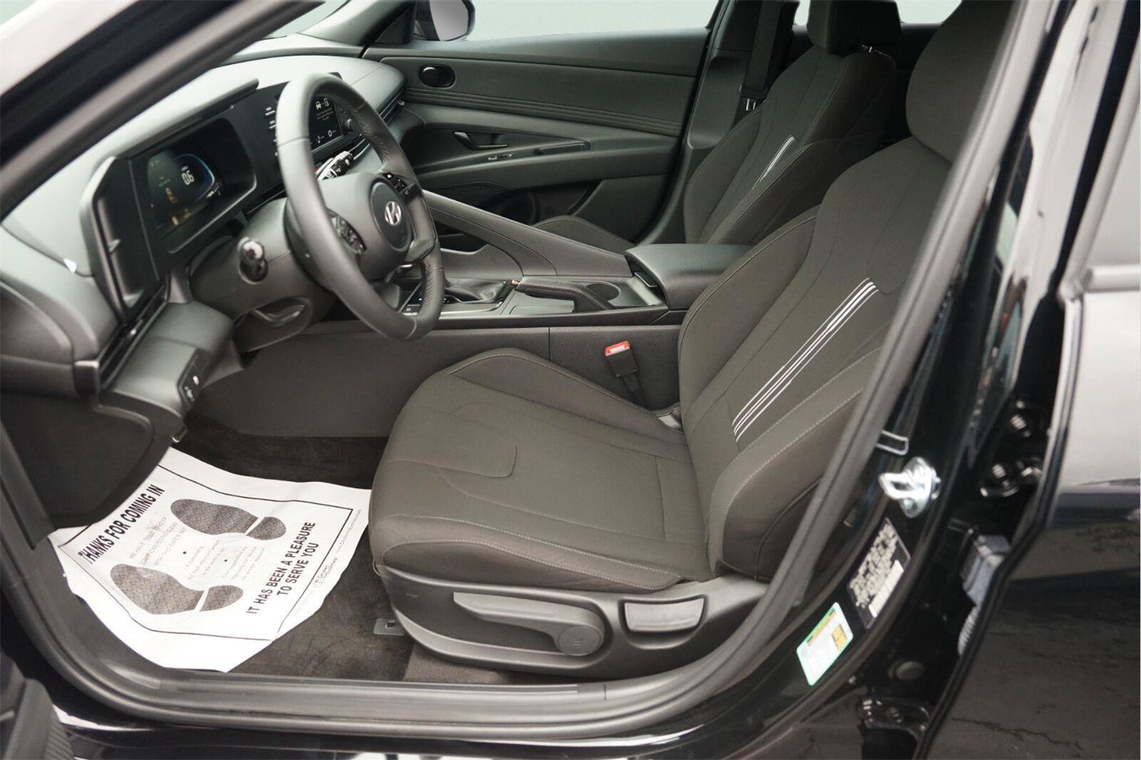 Used 2025 Hyundai Elantra Sport FWD image 9