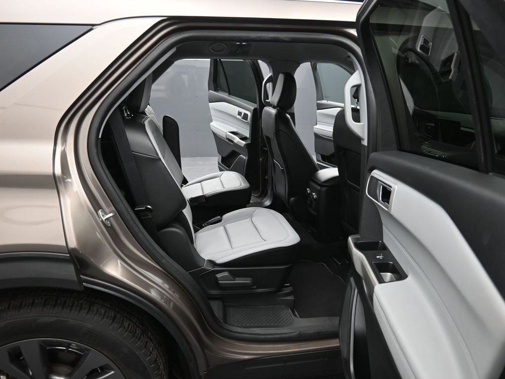 Certified 2021 Ford Explorer XLT w/ Equipment Group 202A image 21