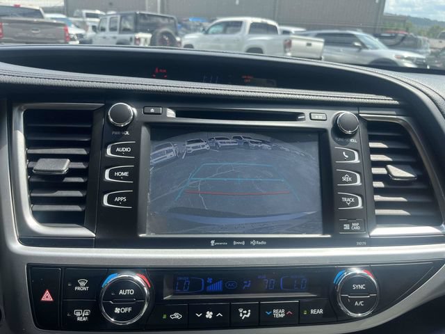 Used 2018 Toyota Highlander XLE AWD/4WD image 31