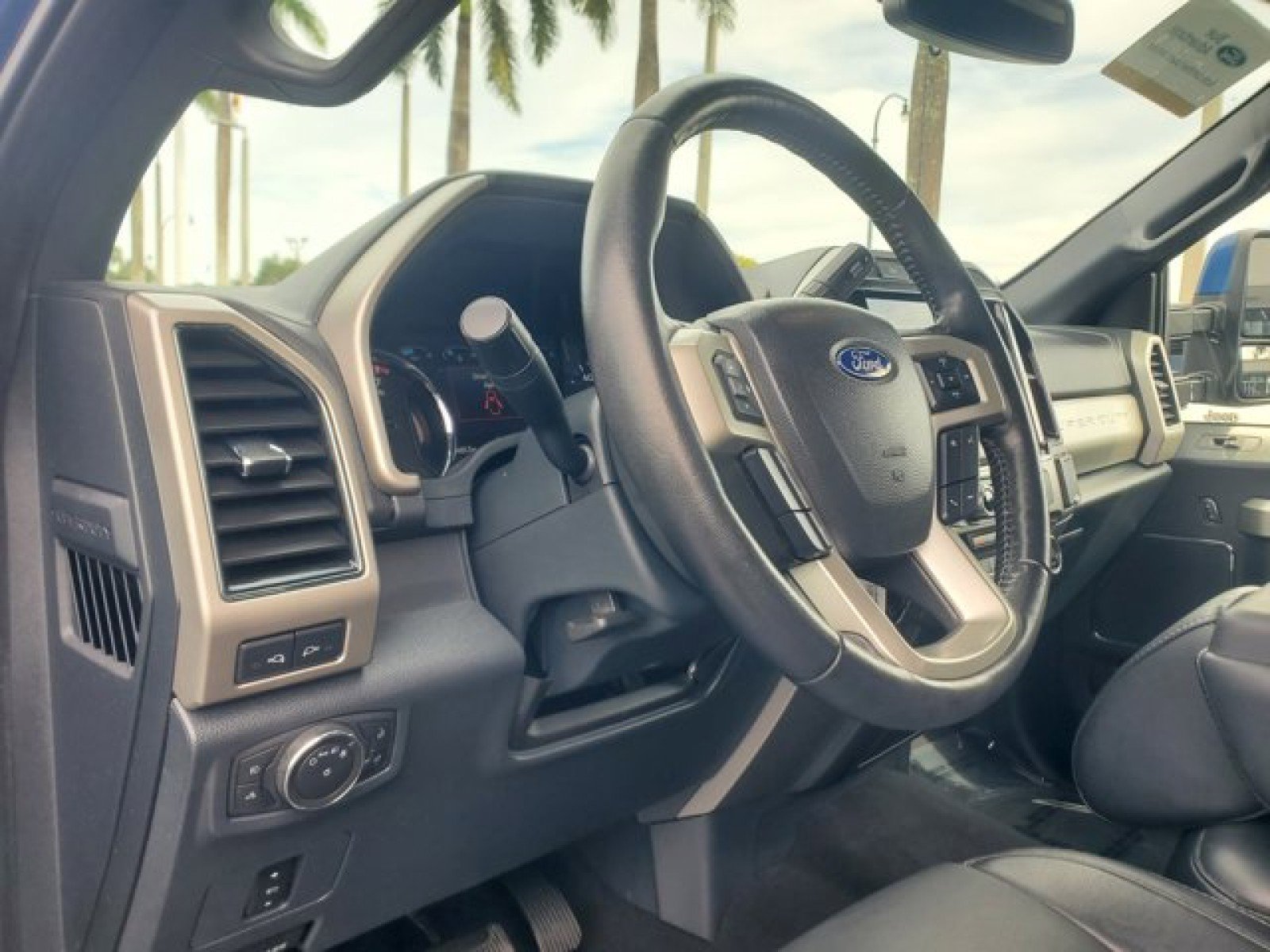 Certified 2022 Ford F250 Lariat w/ Tremor Off-Road Package image 9