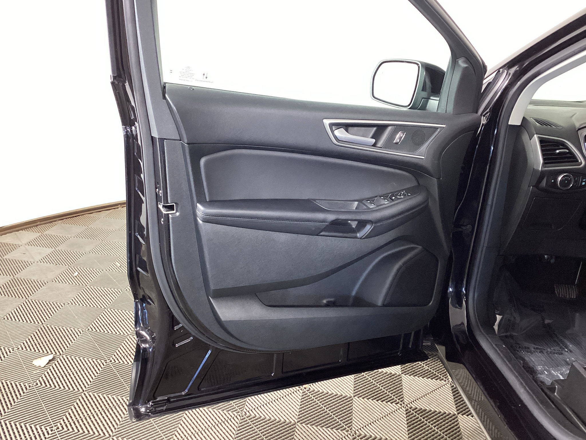 Certified 2024 Ford Edge SEL w/ Convenience Package AWD/4WD image 15