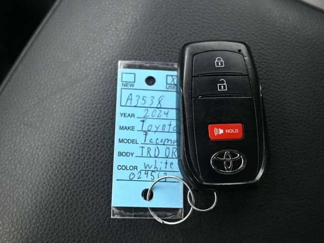 Used 2024 Toyota Tacoma TRD Off-Road AWD/4WD image 17