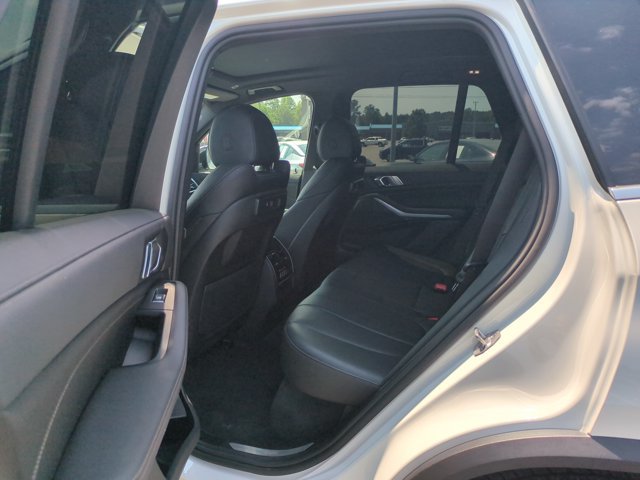 Used 2022 BMW X5 xDrive40i w/ Parking Assistance Package AWD/4WD image 30