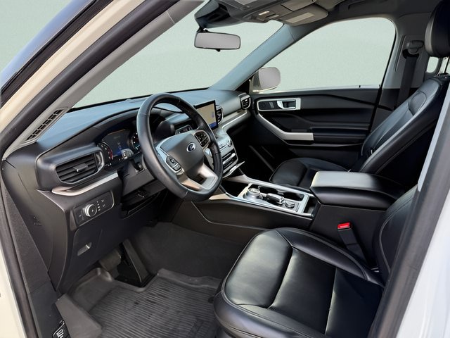 Certified 2022 Ford Explorer XLT w/ Equipment Group 202A AWD/4WD image 4