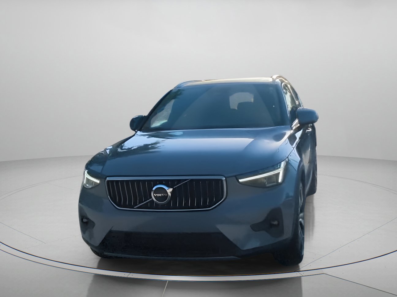 Used 2023 Volvo XC40 B5 Plus w/ Protection Package Premier image 2