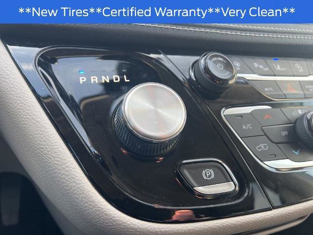 Used 2022 Chrysler Pacifica Touring-L w/ Uconnect Theater Family Group image 19