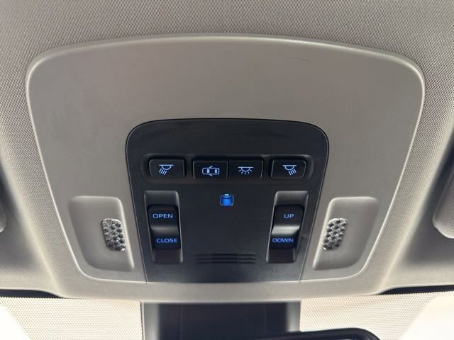 Used 2018 Toyota Camry SE w/ Moonroof Package image 14