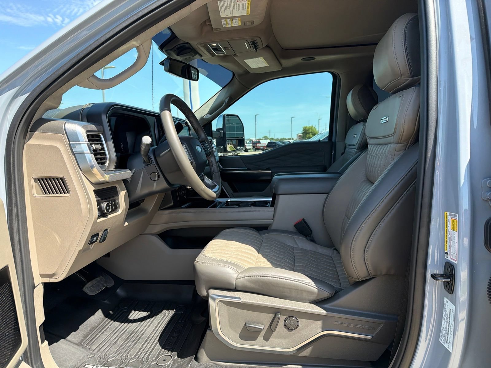 Certified 2026 Ford F450 Platinum w/ Platinum Plus Package AWD/4WD image 13