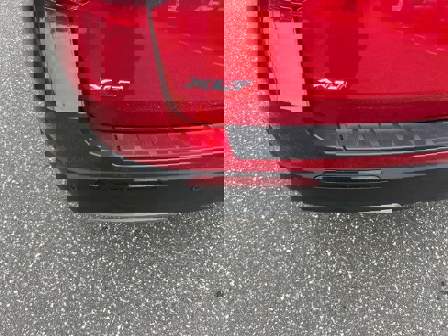 Certified 2022 Ford Explorer XLT w/ Equipment Group 202A image 25