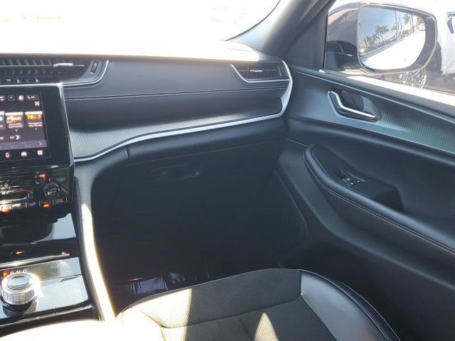 Used 2023 Jeep Grand Cherokee Altitude image 22