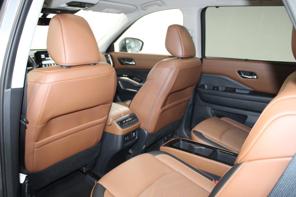 Used 2023 Nissan Pathfinder Platinum AWD/4WD image 19