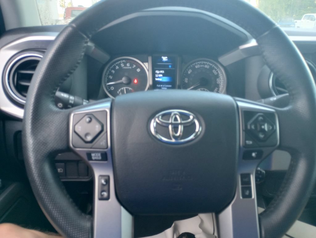Used 2022 Toyota Tacoma SR5 RWD image 25