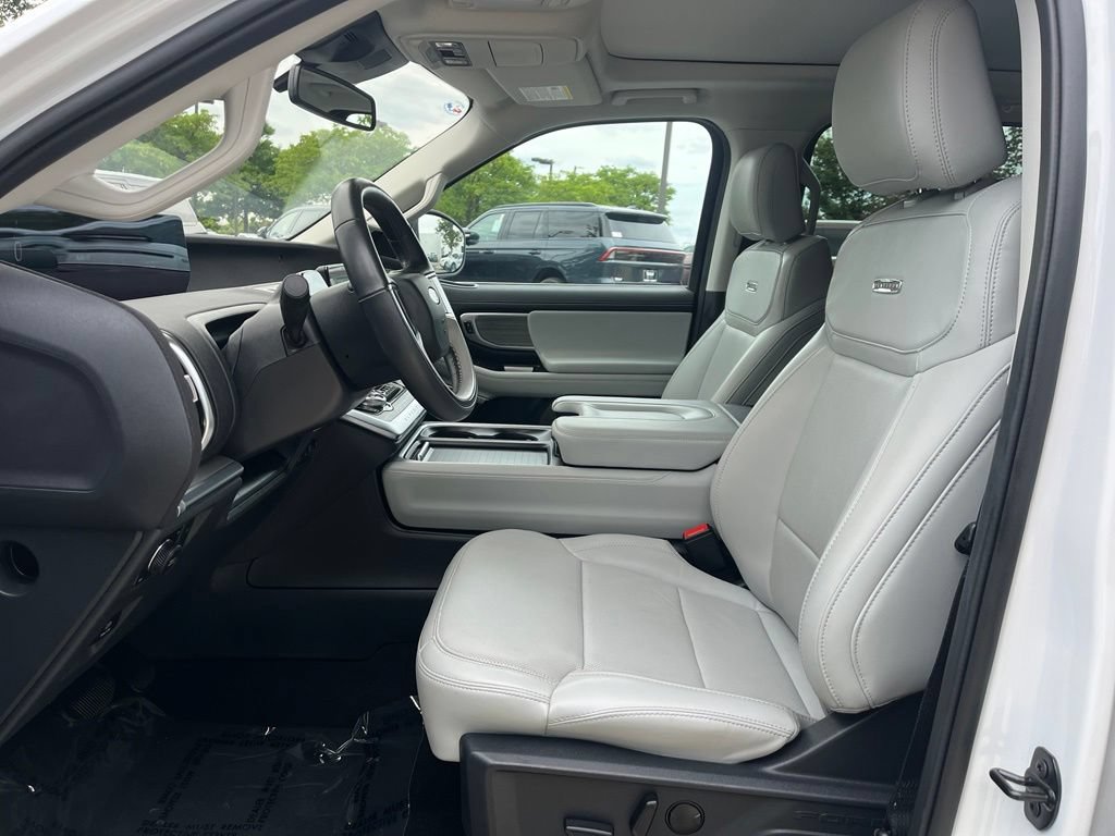 Certified 2025 Ford Expedition Platinum AWD/4WD image 24
