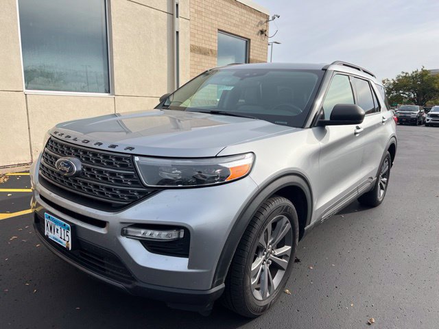 Certified 2021 Ford Explorer XLT w/ Equipment Group 202A AWD/4WD image 4