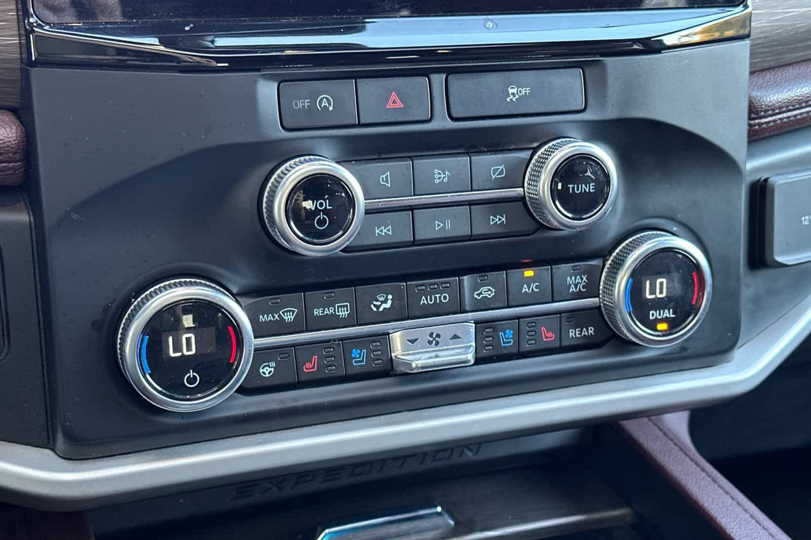 Certified 2024 Ford Expedition Limited image 23