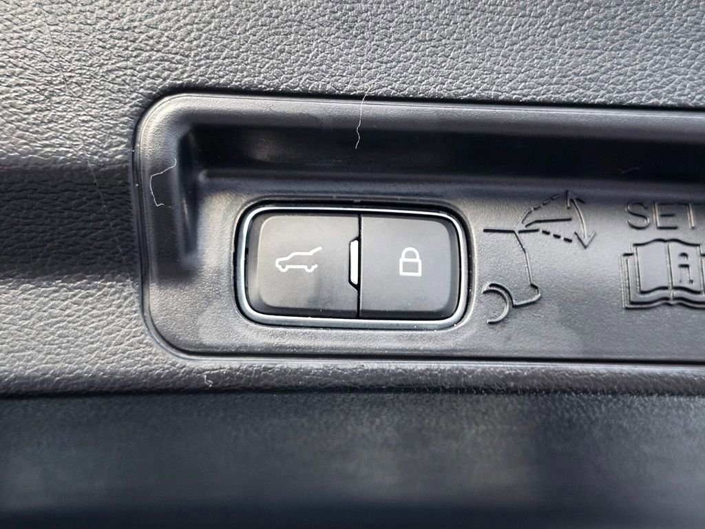 Certified 2022 Ford Explorer XLT w/ Equipment Group 202A image 34