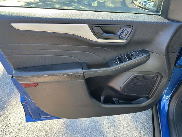 Certified 2022 Ford Escape SE w/ Cold Weather Package FWD image 8