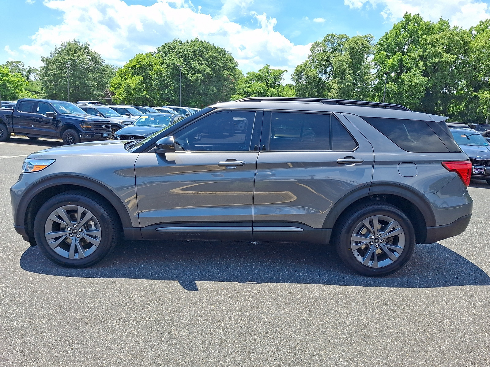 Certified 2023 Ford Explorer XLT w/ Equipment Group 202A AWD/4WD image 6