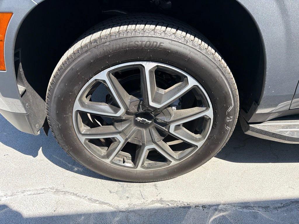Used 2026 Chevrolet Suburban RST RWD image 4