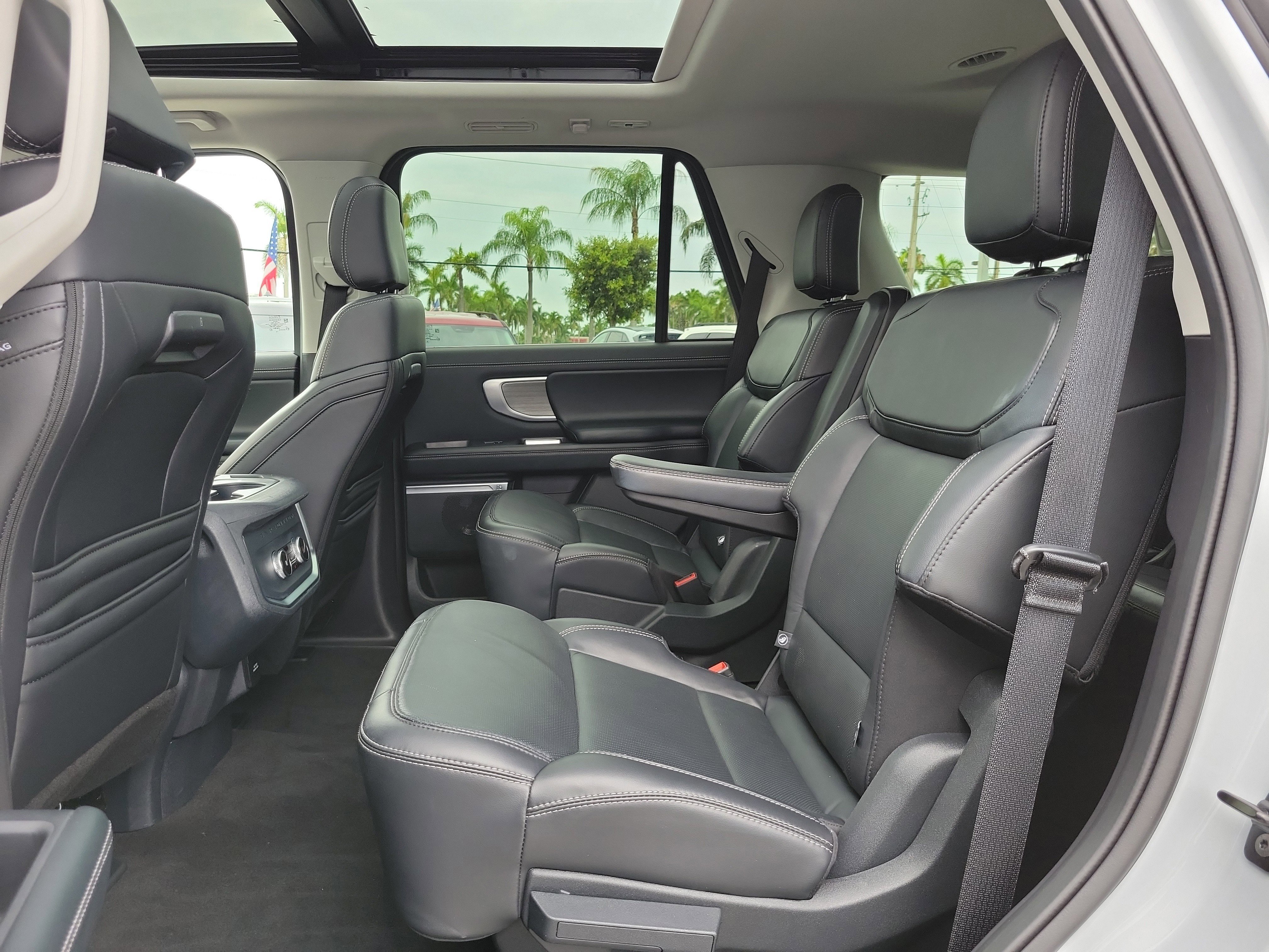 Certified 2025 Ford Expedition Platinum AWD/4WD image 15