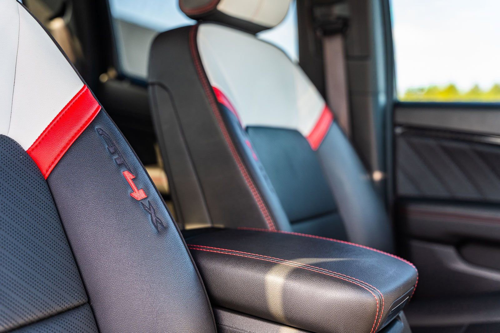 Used 2023 GMC Canyon AT4X image 18