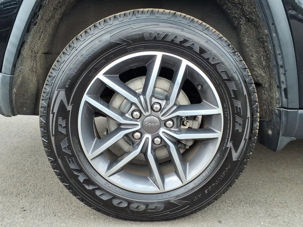 Used 2019 Jeep Grand Cherokee Laredo w/ Laredo X Package AWD/4WD image 26