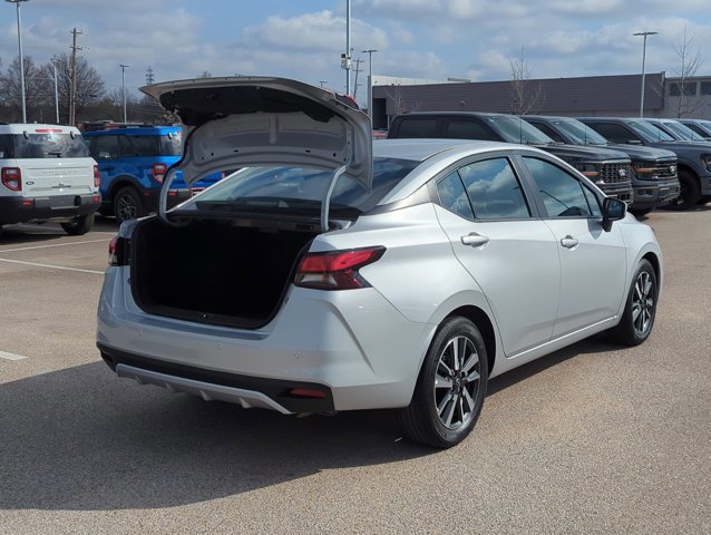 Used 2025 Nissan Versa SV video 3