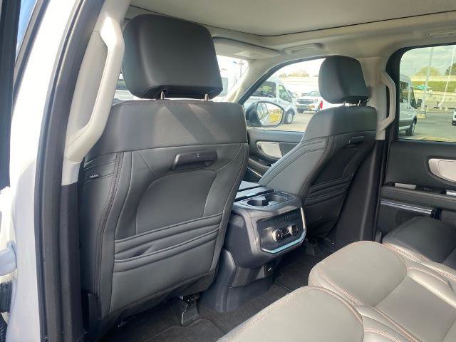 Certified 2025 Ford Expedition Active AWD/4WD image 31