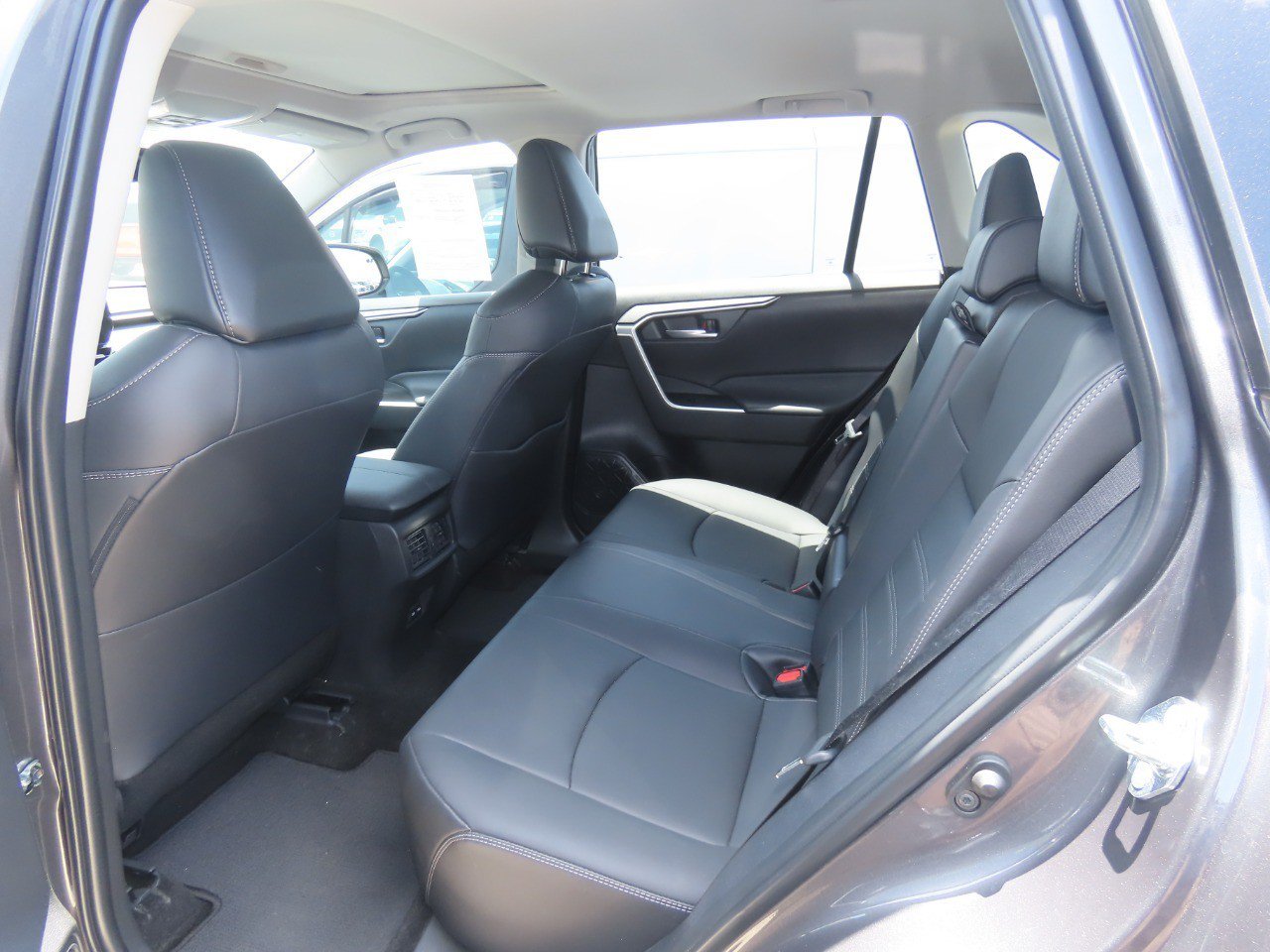 Used 2025 Toyota RAV4 XLE Premium w/ Weather Package FWD image 15