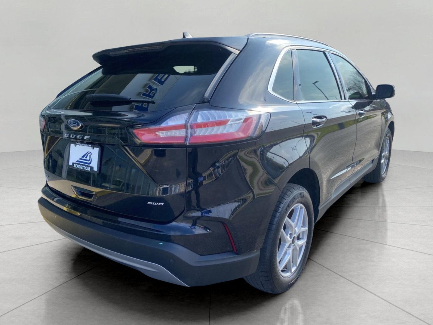 Certified 2024 Ford Edge SEL w/ Convenience Package AWD/4WD image 8