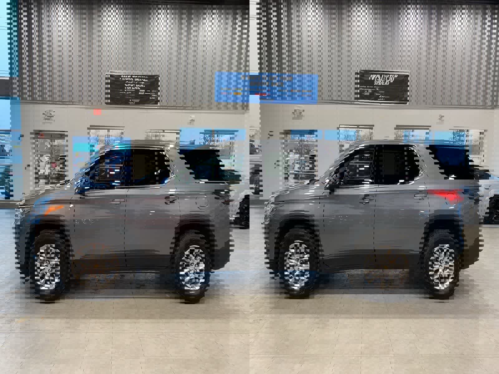 Used 2021 Chevrolet Traverse LS image 2