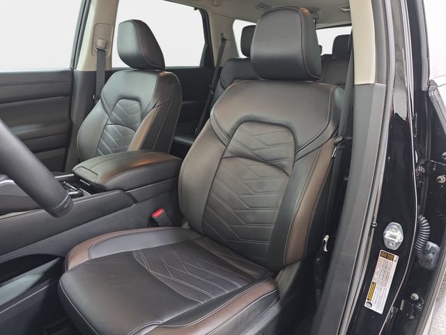 Used 2025 Nissan Pathfinder Platinum w/ Cargo Package AWD/4WD image 14