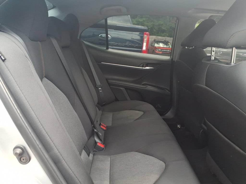 Used 2019 Toyota Camry LE w/ Convenience Package FWD image 12