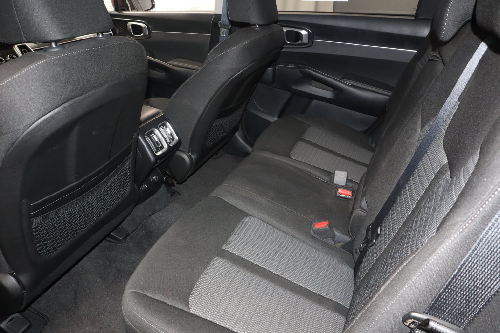 Used 2023 Kia Sorento LX FWD image 19