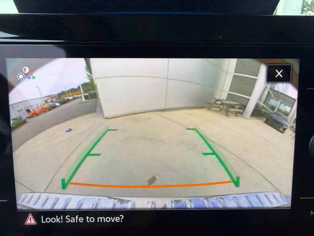 Used 2025 Volkswagen Jetta SEL FWD image 25