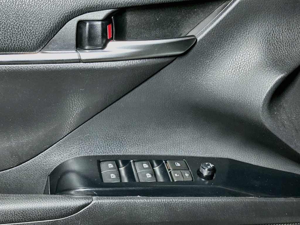 Used 2019 Toyota Camry SE w/ Convenience Package FWD image 18