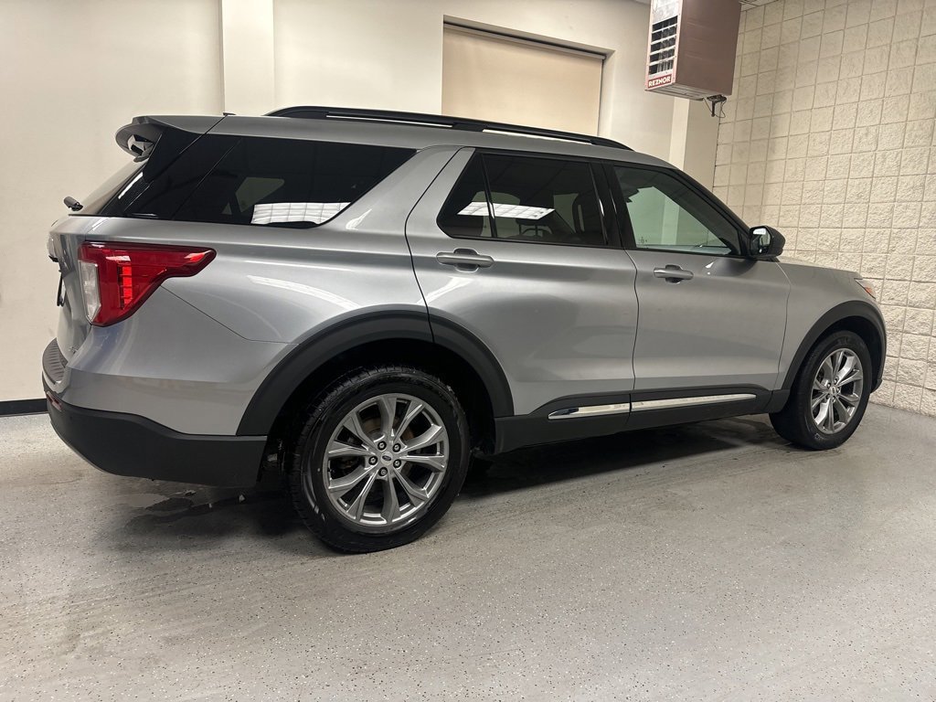 Certified 2022 Ford Explorer XLT w/ Equipment Group 202A image 8