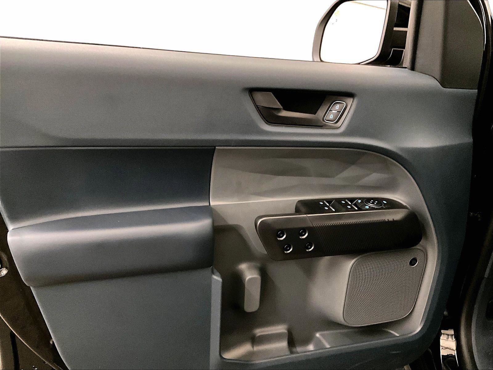 Certified 2025 Ford Maverick Lariat w/ Black Appearance Package image 22