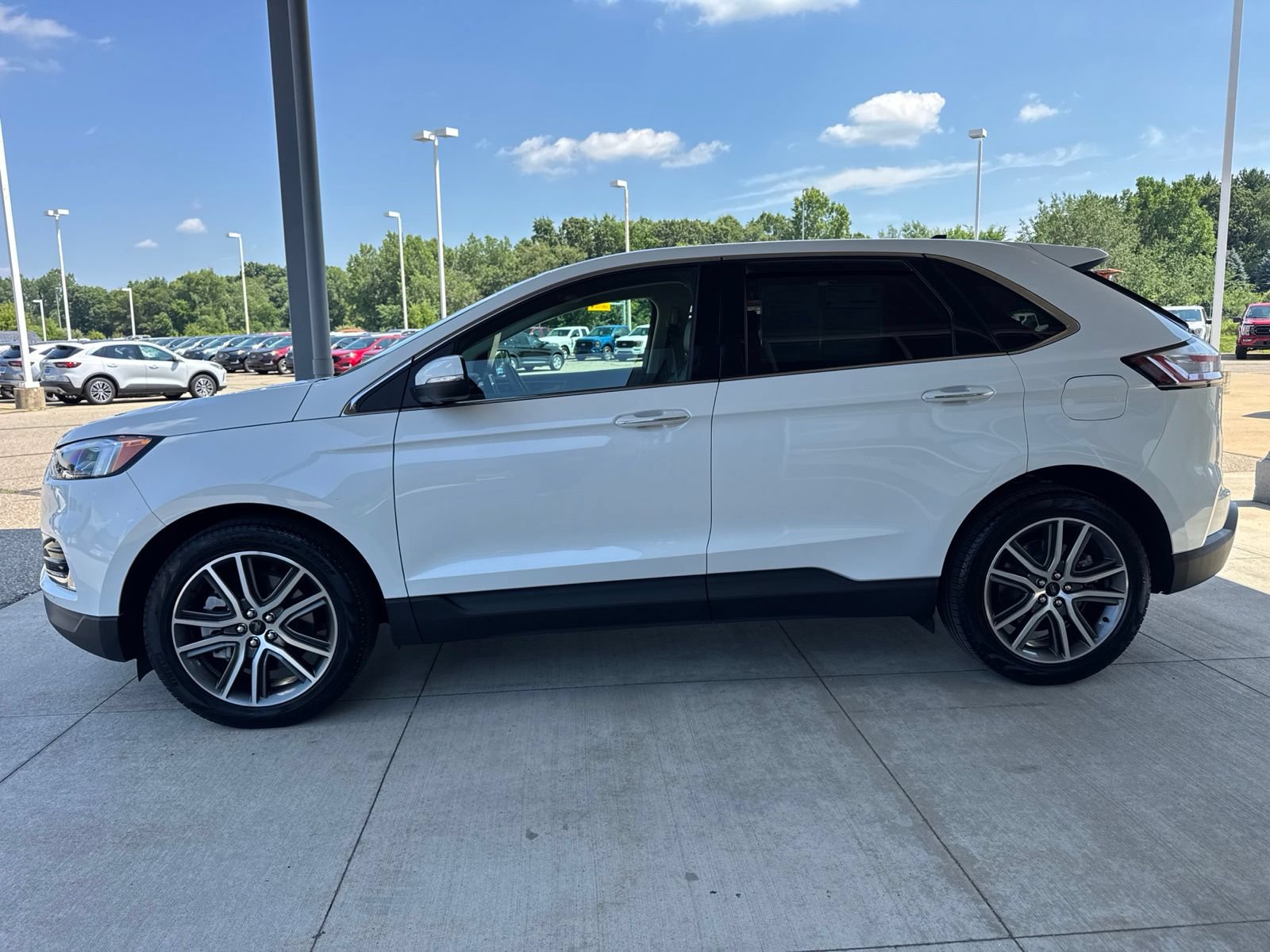 Certified 2024 Ford Edge Titanium w/ Equipment Group 301A AWD/4WD image 4