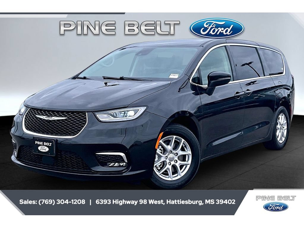 Used 2023 Chrysler Pacifica Touring-L FWD image 10