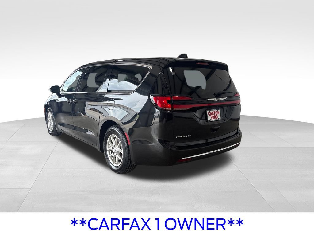 Used 2023 Chrysler Pacifica Touring-L FWD image 4